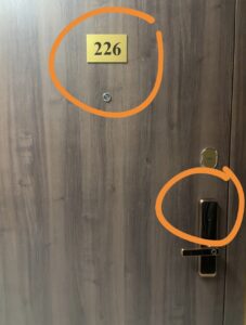 Апартамент 226, ввод кода для входа со страницы заказа Апарт Шеринг. В конце кода нажимаем #(решетку)